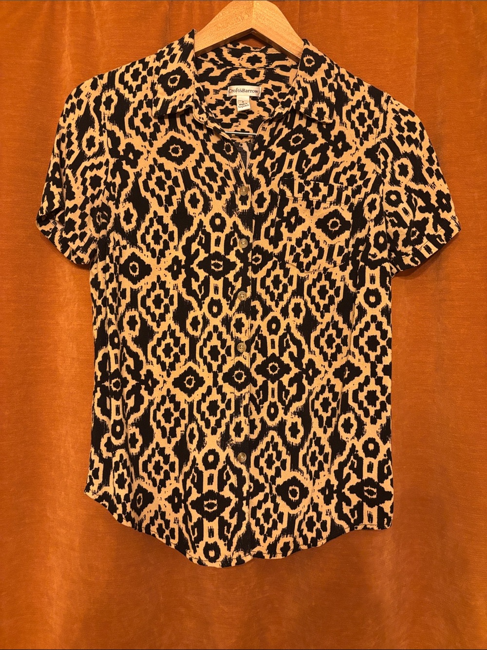Eddie Bauer Black and Tan Short-Sleeve Button-Front Blouse